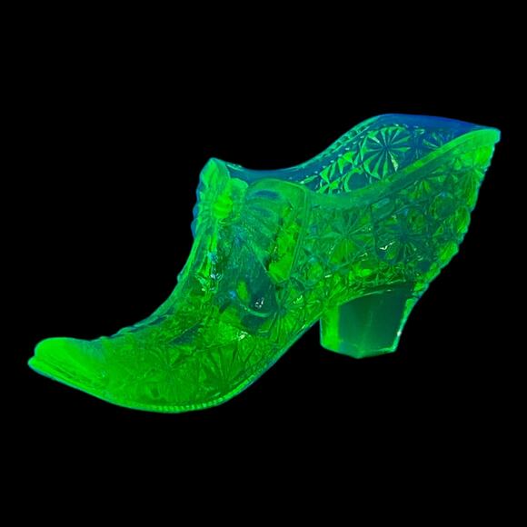 Daisy Button Bow Slipper Shoe Boyd Glass 1993-1998 Tangy Lime Vaseline GLOWS - Picture 15 of 15